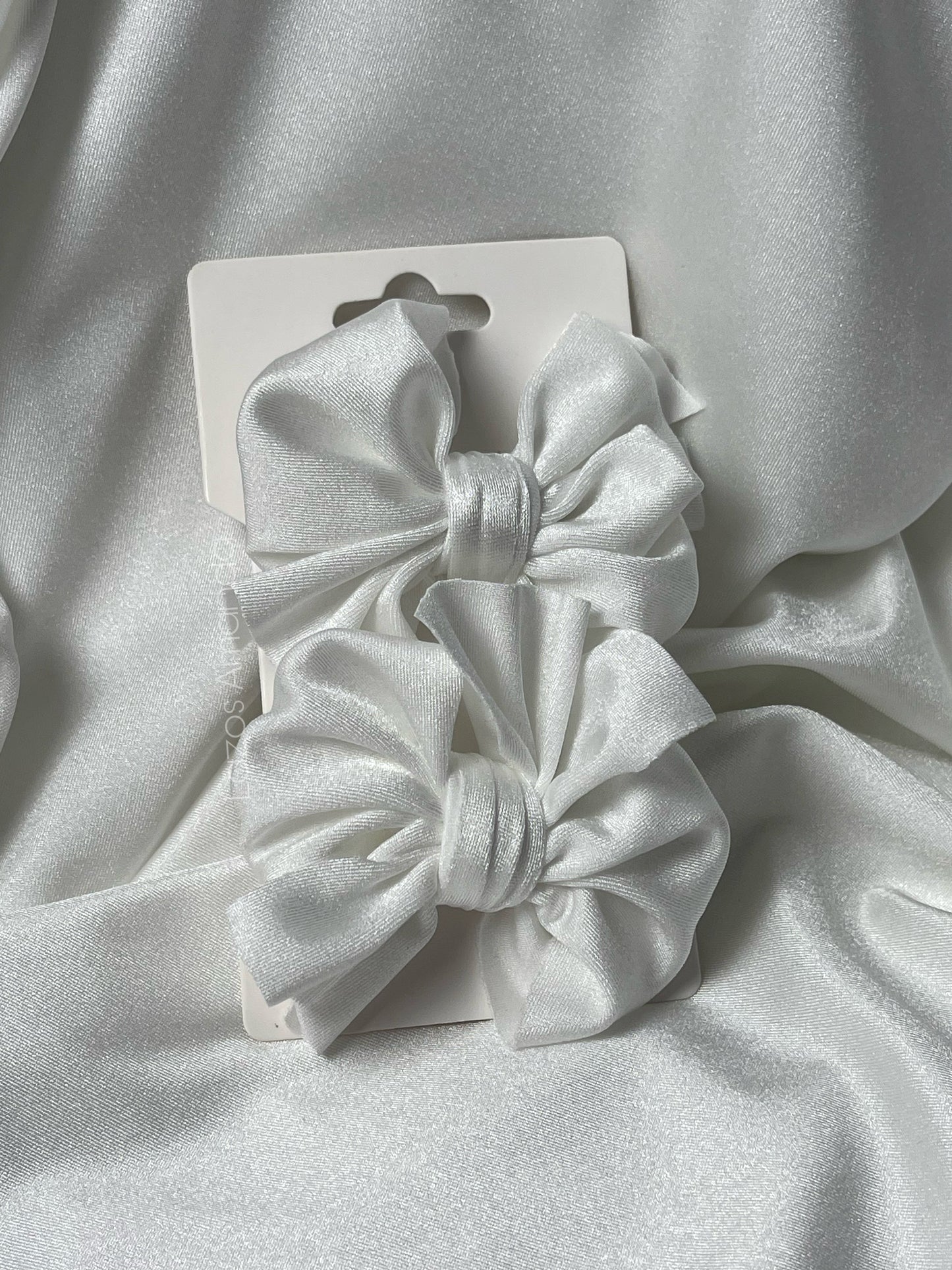 White clip Bow🎀🎀