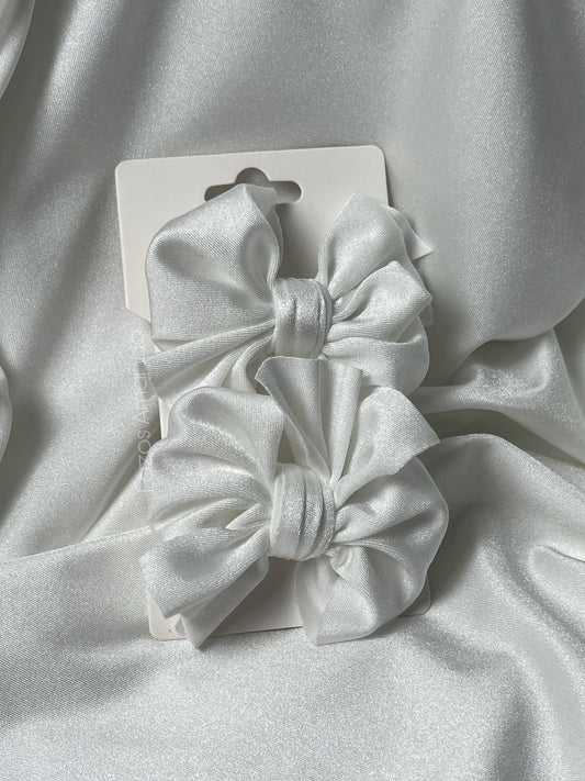White clip Bow🎀🎀
